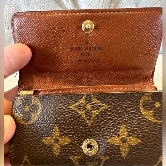 Louis Vuitton monogrammed key holder - Picture 2 of 11